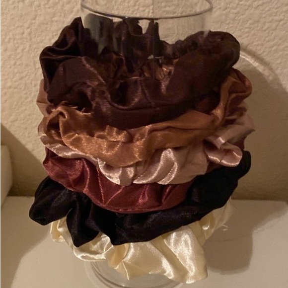 6 NEW SATIN SILK SCRUNCHIES | Hair ties - Picture 3 of 3